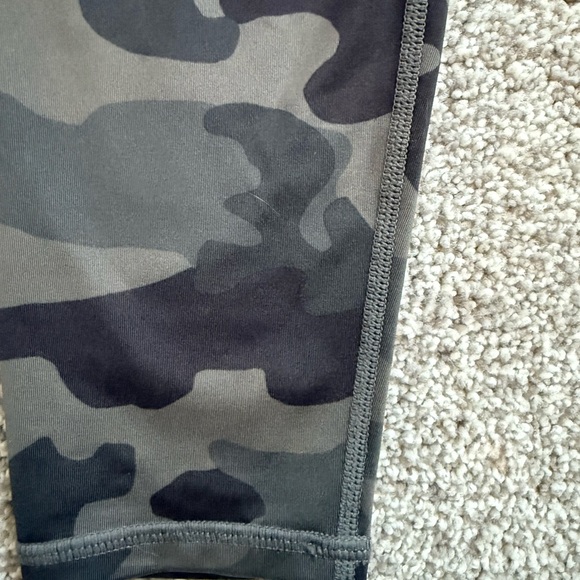 Polo Ralph Lauren Black & Grey Camouflage yoga pants (pony on back) - Picture 6 of 7